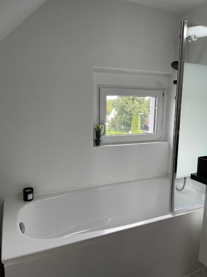 Berg Messe Dg 1Zi, K,D,B Parkplatz, W-Lan, Homeoffice Bergisch Gladbach Esterno foto